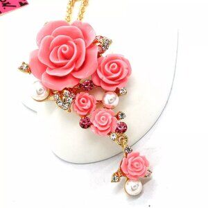 Betsey Johnson cascading roses pearl crystal brooch pendant necklace NEW